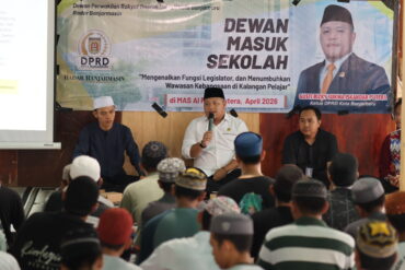Neni Kenalkan Fungsi DPRD dan Ajak Pelajar Bijak Bermedia Sosial